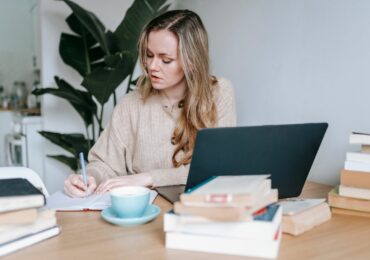 Oposiciones de auxiliar administrativo en Salamanca: cuál elegir